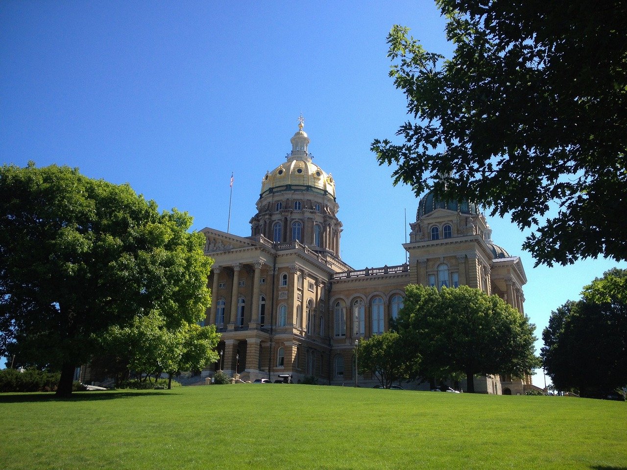 state-capitol-1053354_1280